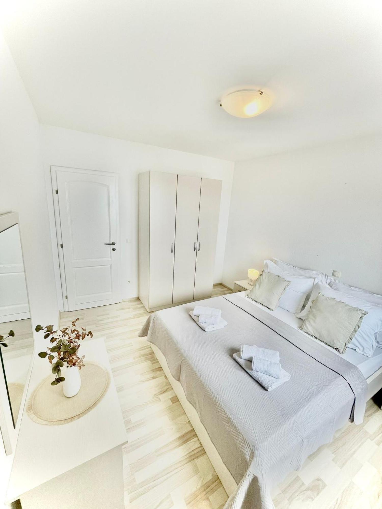 Apartments Katara Brela Bagian luar foto