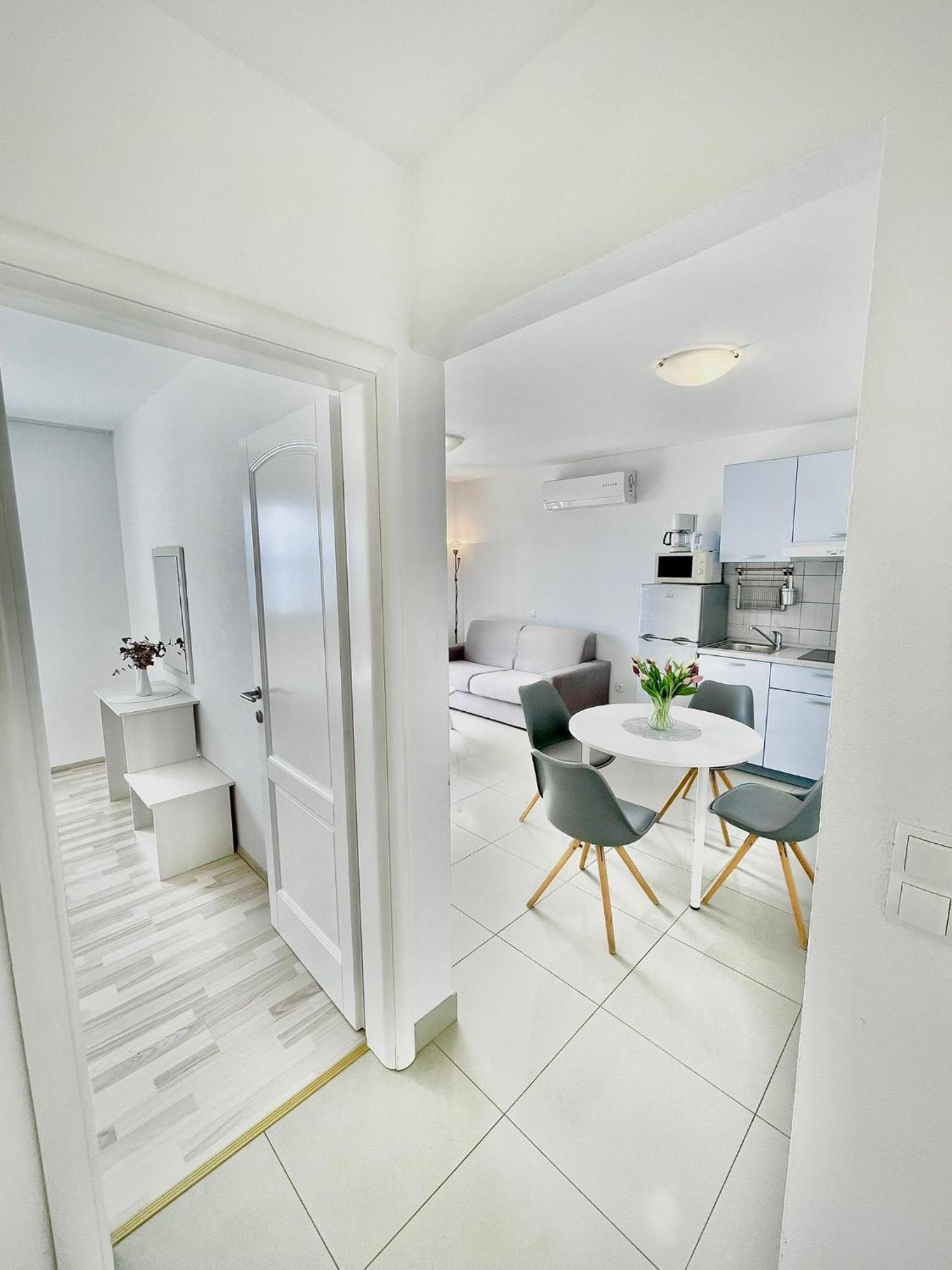 Apartments Katara Brela Bagian luar foto